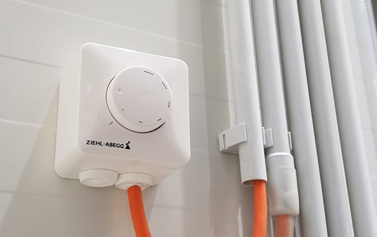 Opava - Mondelez - dveřní clony