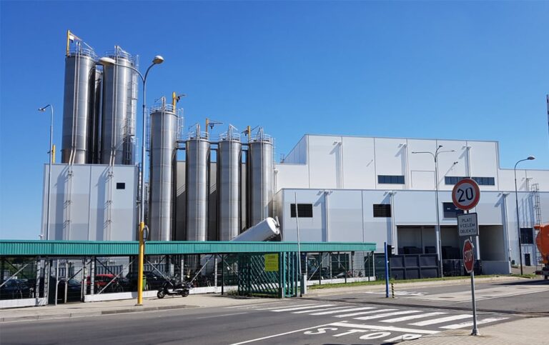 Opava - Mondelez - dveřní clony