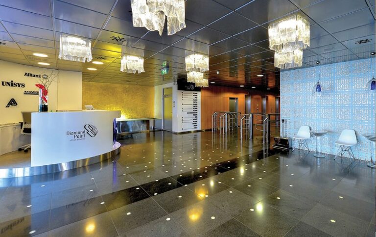 Praha 8 administrativní budova - dveřní clona, rekuperace, tepelné čerpadlo