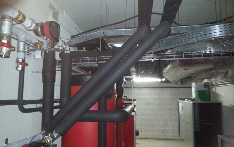 Praha 8 administrativní budova - dveřní clona, rekuperace, tepelné čerpadlo