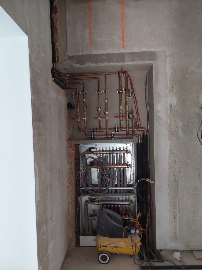 Praha 6 - topně chladicí stropy